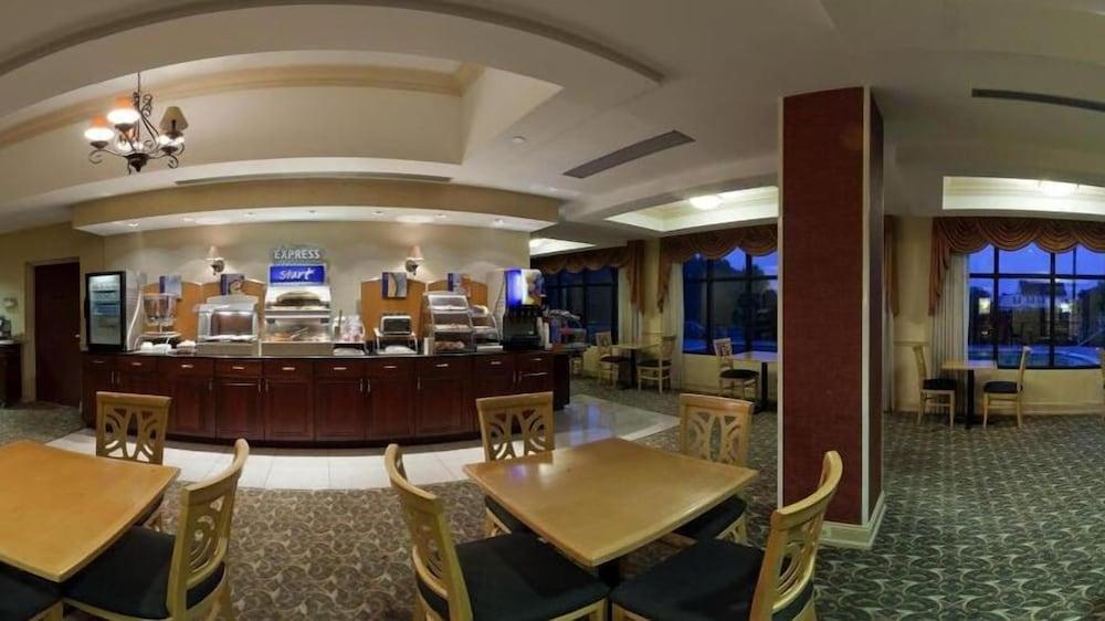 Holiday Inn Express Hotel & Suites-North East By Ihg Extérieur photo